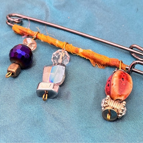 Safety Pin With Charms Brooch With Handmade Glass Beads & Crystal Multicolored - Picture 5 of 7
